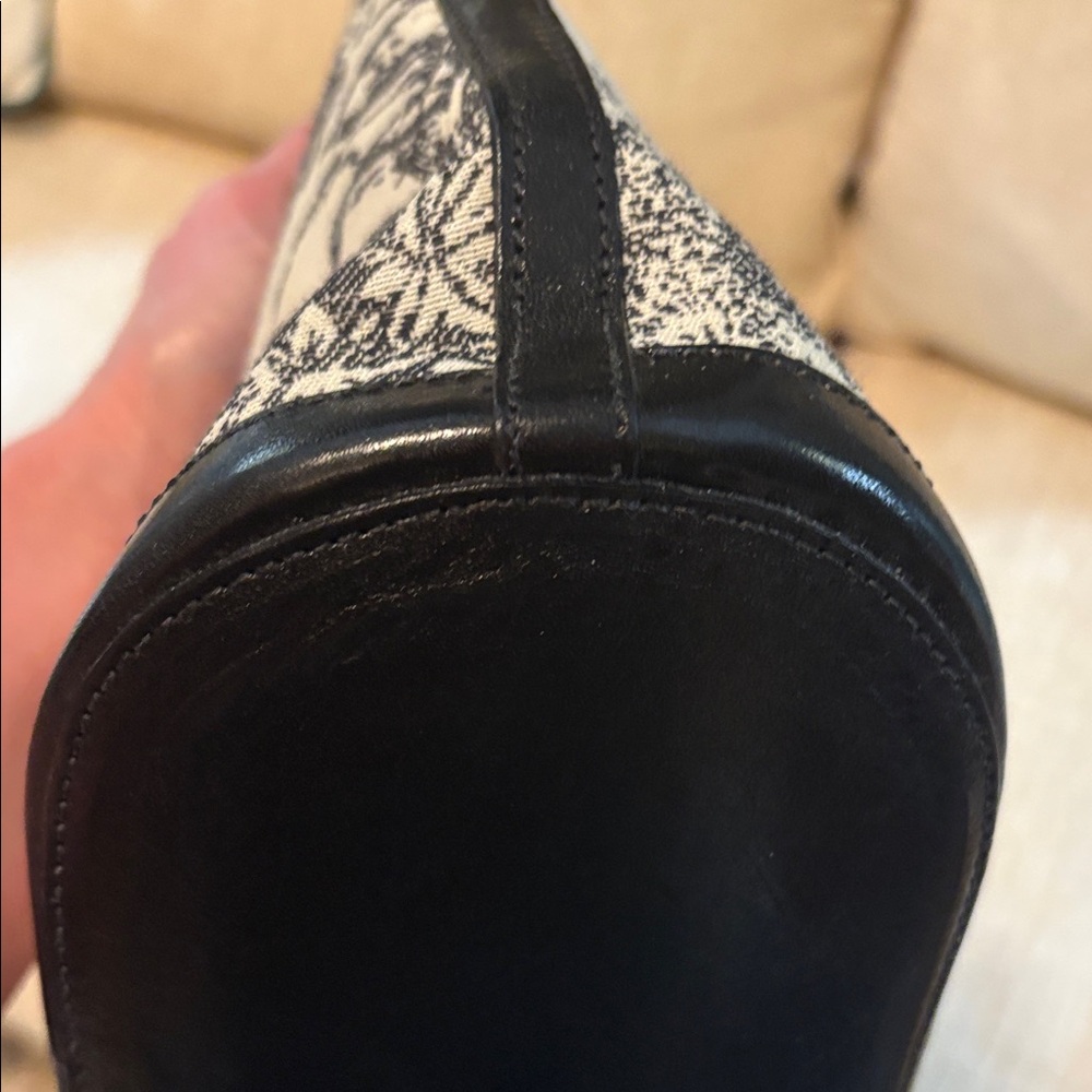 Vintage Brahmin Black and Cream Toile Crossbody Tote - Picture 5 of 11